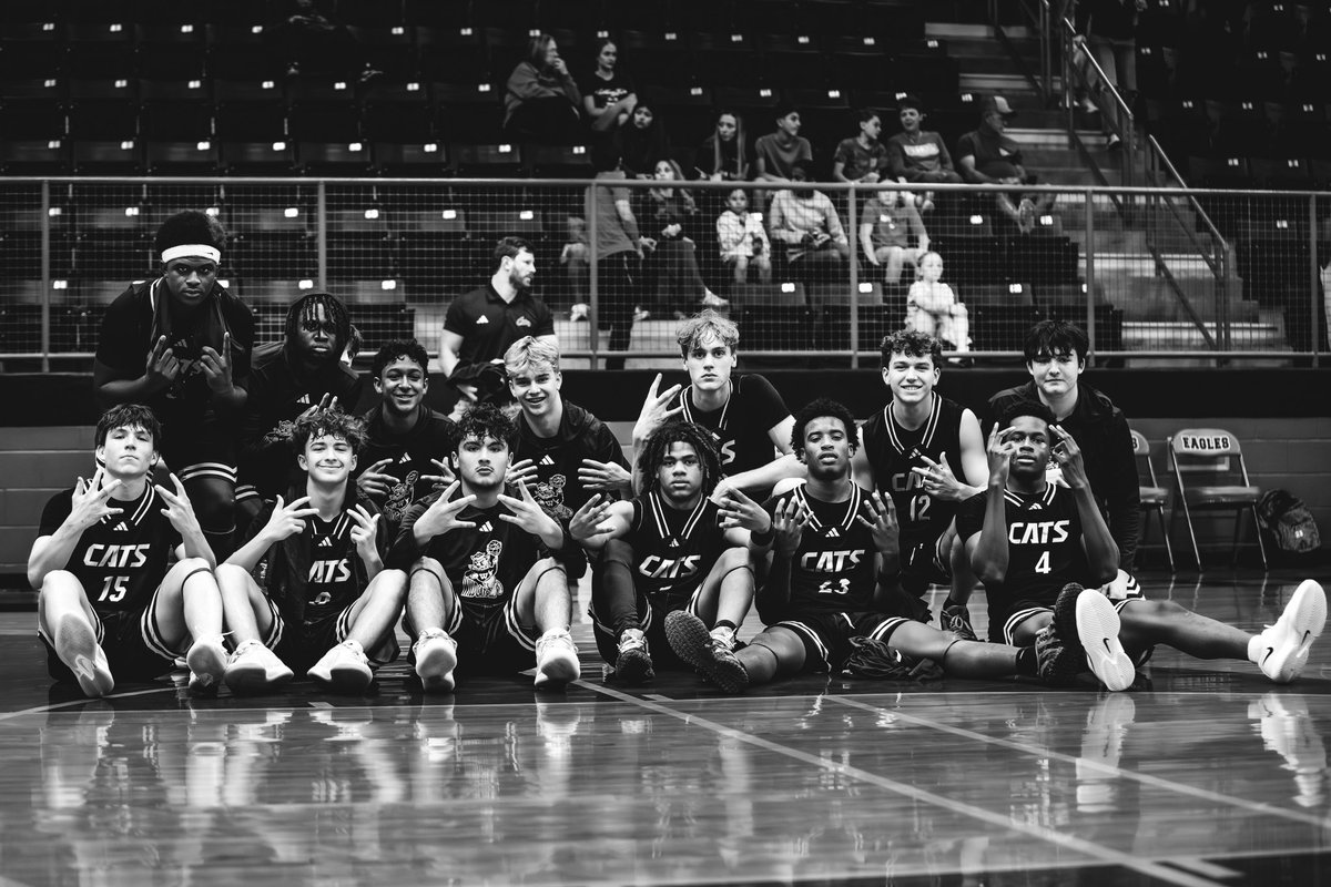 MalachiD_Allen's tweet photo. DUBHOUSE BOYS 1-0 @WHSTX_Athletics @WHSTX_Hoops @Coach_BK23 @Kadavion8 @MuhammadDiarra0 @FreemanKeiran @TheAshtonMelton @etfinalscore https://t.co/G1lJdCMcMd