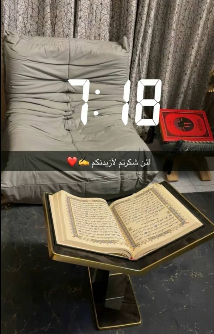 Lingén sokhla pour diamou yalla yeup amnako 🌚
Amnaa kaamil, amna tegoukaay kaamil, amnaa sidiada,  amna chaise au sol
Lima am mom barina machalah 😂😂😂😂, client rek lay weur 😂😂😂