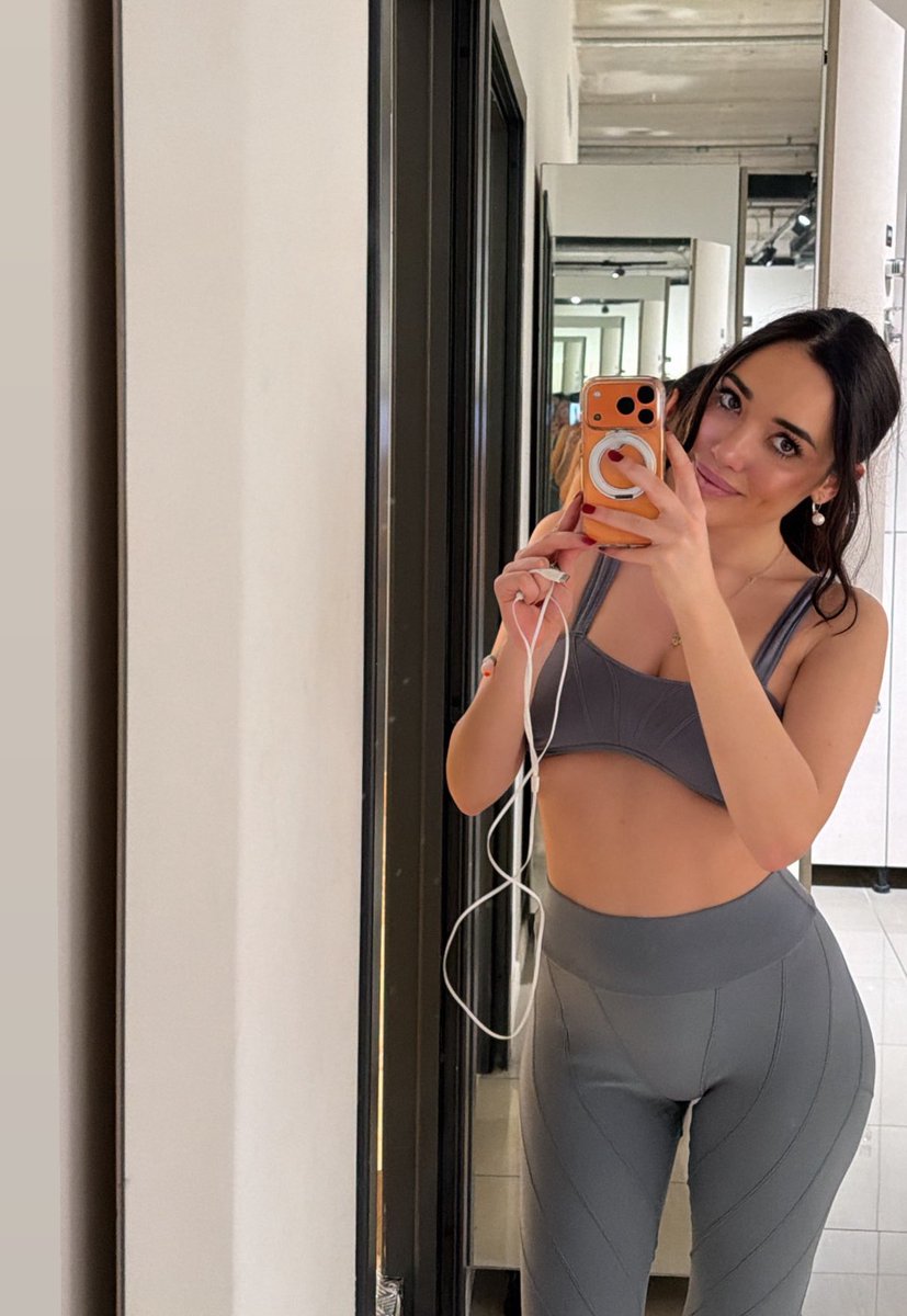 Ada Lluch tweet media