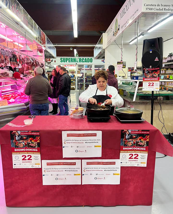 AescoComercio's tweet image. 👩‍🍳 Hoy dinamizamos el Mercado Municipal de Ciudad Rodrigo con un #showcooking de productos locales junto a @camsalamanca y @CES_Salamanca.

🛒 Apoyando al #comercio local y resaltando el trabajo de nuestros comerciantes.

🔗 Más info en web: aesco.es/camara-aesco-y…

@FondosUE_Esp