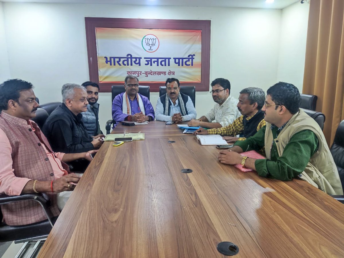 Ramkishorbjp1's tweet image. कानपुर भारतीय जनता पार्टी क्षेत्रीय कार्यालय माननीय BLsantish Ji के कानपुर आगमन के पूर्व संध्या पर अभियान टोली एवं व्यवस्था टोली के साथ बैठक मा प्रकाश पाल जी क्षेत्रीय अध्यक्ष जी की उपस्थिति में 
#BLsantosh #Dharmpalsingh