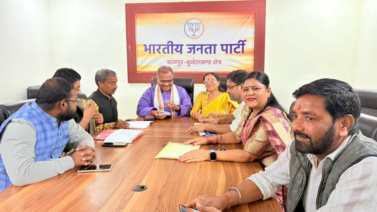 Ramkishorbjp1's tweet image. कानपुर भारतीय जनता पार्टी क्षेत्रीय कार्यालय माननीय BLsantish Ji के कानपुर आगमन के पूर्व संध्या पर अभियान टोली एवं व्यवस्था टोली के साथ बैठक मा प्रकाश पाल जी क्षेत्रीय अध्यक्ष जी की उपस्थिति में 
#BLsantosh #Dharmpalsingh