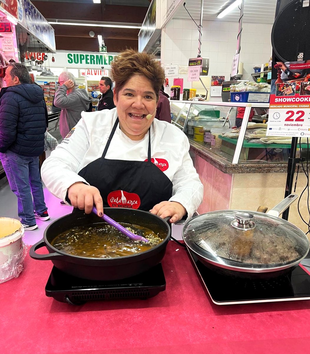 AescoComercio's tweet image. 👩‍🍳 Hoy dinamizamos el Mercado Municipal de Ciudad Rodrigo con un #showcooking de productos locales junto a @camsalamanca y @CES_Salamanca.

🛒 Apoyando al #comercio local y resaltando el trabajo de nuestros comerciantes.

🔗 Más info en web: aesco.es/camara-aesco-y…

@FondosUE_Esp