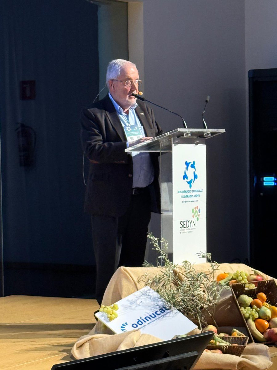 agonzalezm53's tweet image. Avui el president de @Fatec Josep Carne @josepcarne participa a Lleida a la taula de cloenda de les XIII Jornades anuals del Col·legi de Dietistes-Nutricionistes de Catalunya i III Jornades de la Sociedad Científica Española de Dietética y Nutrición.