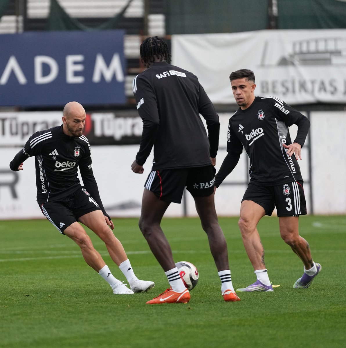 gundembjkcom's tweet image. 🦅 Beşiktaş, Samsunspor maçı hazırlıklarını tamamladı. #BJKvSAM