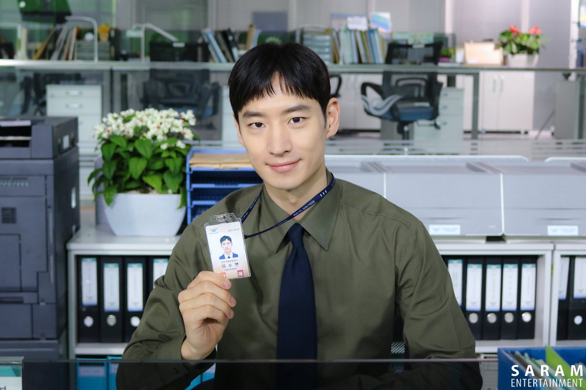 PWSK19's tweet photo. เจ้าหน้าที่อีซูยอนทรงงานหนักมาก 55555555555555555555 รันวงการมาตั้งแต่ปี 2018 🤣🤣
เปลี่ยนชื่อจาก อีซูยอน เป็น คิมโดกี แล้วทำไมพี่ไม่เอาแขนเหล็กมาใช้ด้วย 🤣🤣🤣
#TaxiDriver3 #TaxiDriver3ep2
#leejehoon #이제훈 #อีเจฮุน
#WhereStarsLand https://t.co/btQldc0Vop