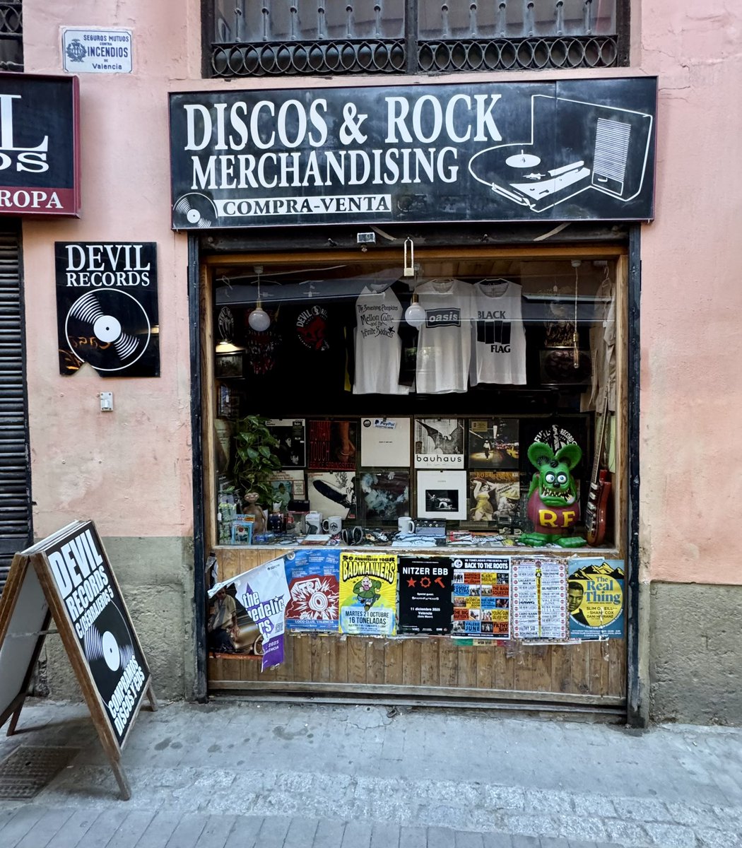 NYcheesy's tweet image. 2 great record shops in Valencia 
#DevilRecords &amp;amp;
#DigitalRecords