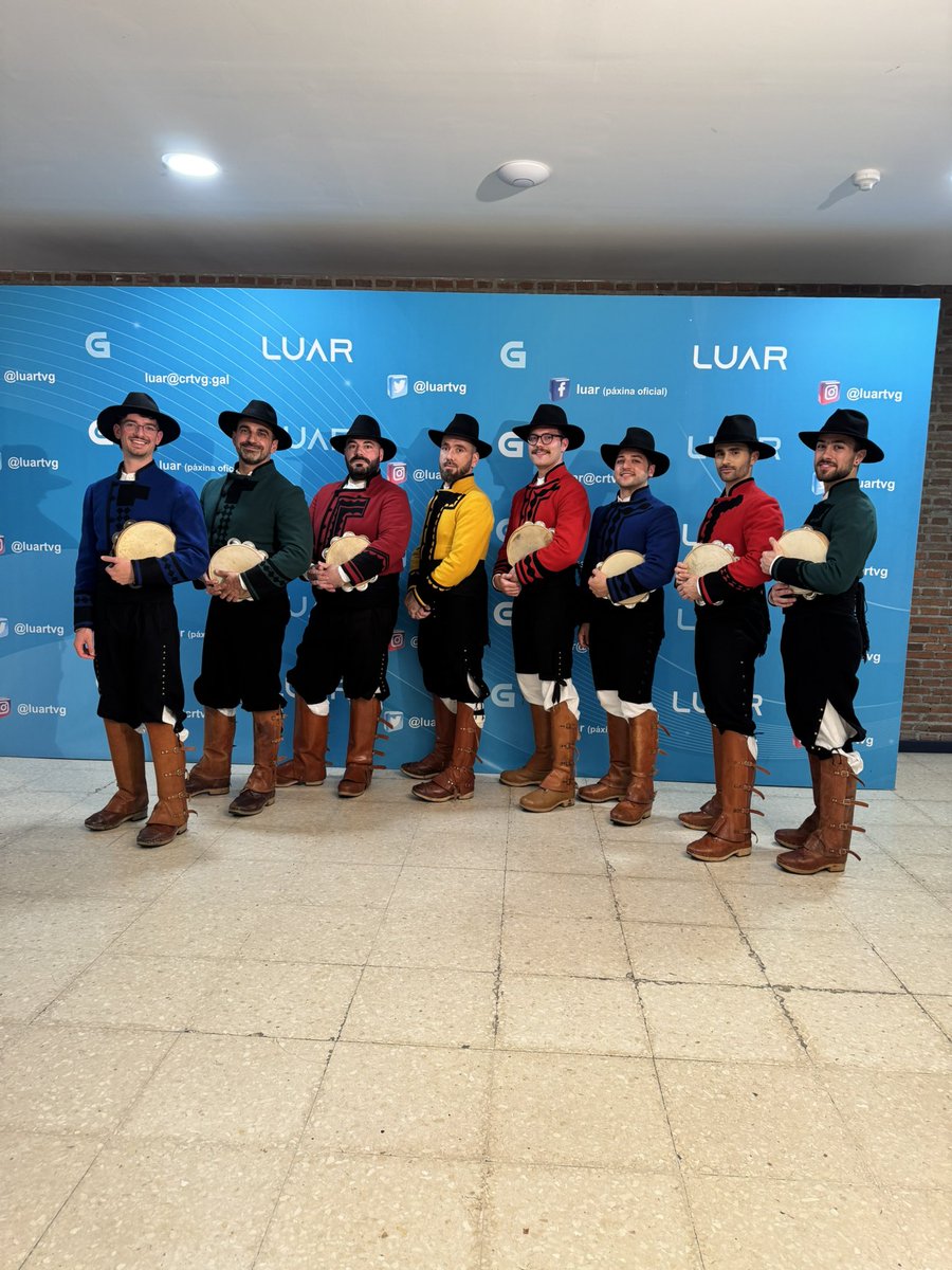 Hoxe celebramos o Día Internacional da Música 🎶
.
Non hai mellor maneira de disfrutar dela q dándolle continuidade 👣
.
#traspès #traspés #música #díadamúsica #vigo