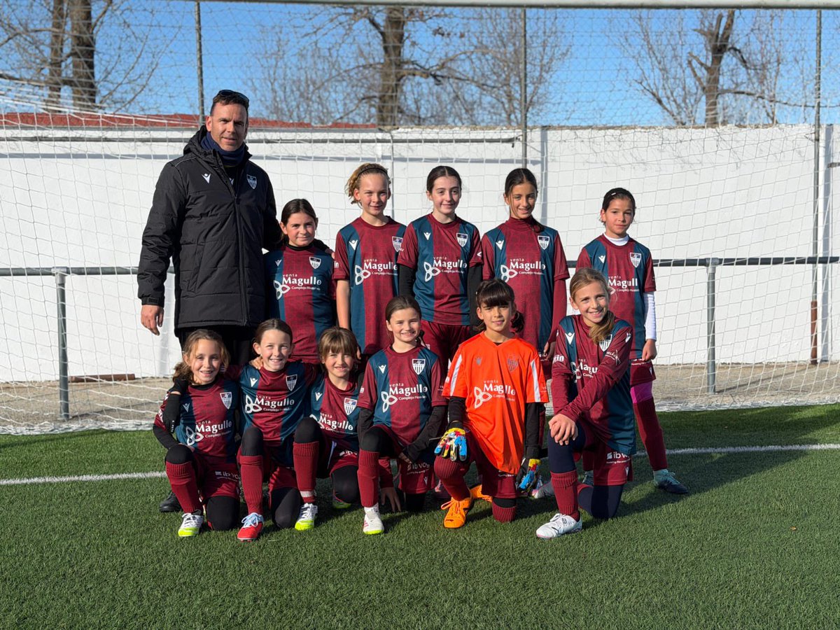 Derrota del Alevin F en el Espinar, contra el Espinar C. Contentos con el juego, seguimos progresando, hoy incluso peleamos en el resultado en la primera parte. 
Ánimo para nuestra portera Sheila, se perderá algunos partidos por lesión, esperamos que vuelva cuanto antes al grupo.