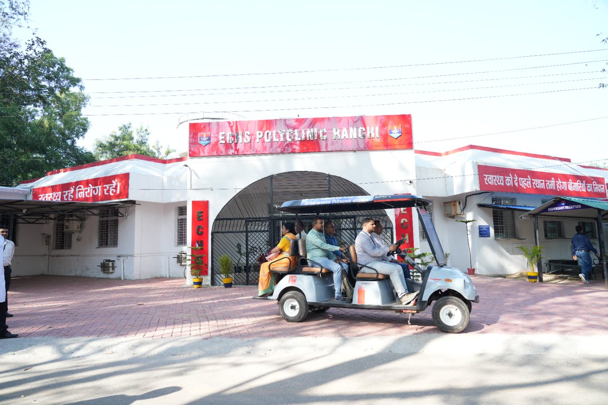 suryacommand's tweet image. “व्यायामात् लभते स्वास्थ्यं दीर्घायुं बलं सुखं । आरोग्यं परमं भाग्यं स्वास्थ्यं सर्वार्थसाधनम्॥”
&quot;Committed to the wellbeing of #Veeranganas &amp;amp; #Veterans&quot;

Station Headquarter #Ranchi has undertaken a meaningful step towards delivery of quality healthcare facilities for…