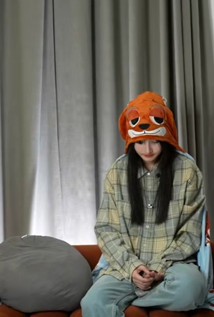 uhhhhatdog's tweet image. still can&apos;t believe bell did the first move...her innocent look...

CLAIREBELL LOST AND FOUND
#ClaireBellEP4 #blejie