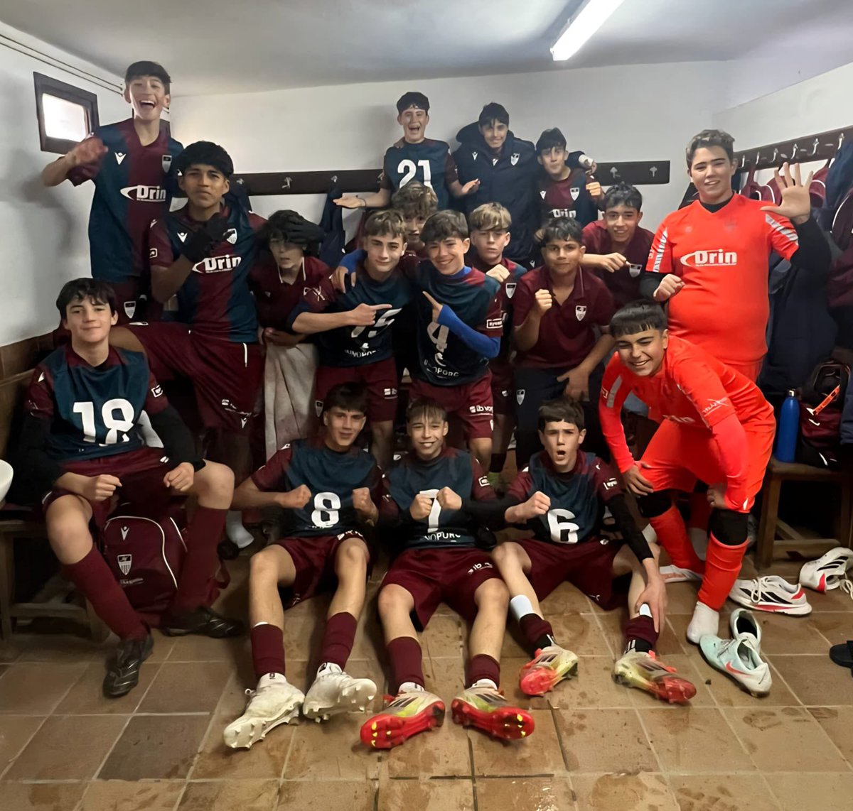 Cadete D 5 coca 1
Buen partido dando minutos a todos seguimos mejorando.