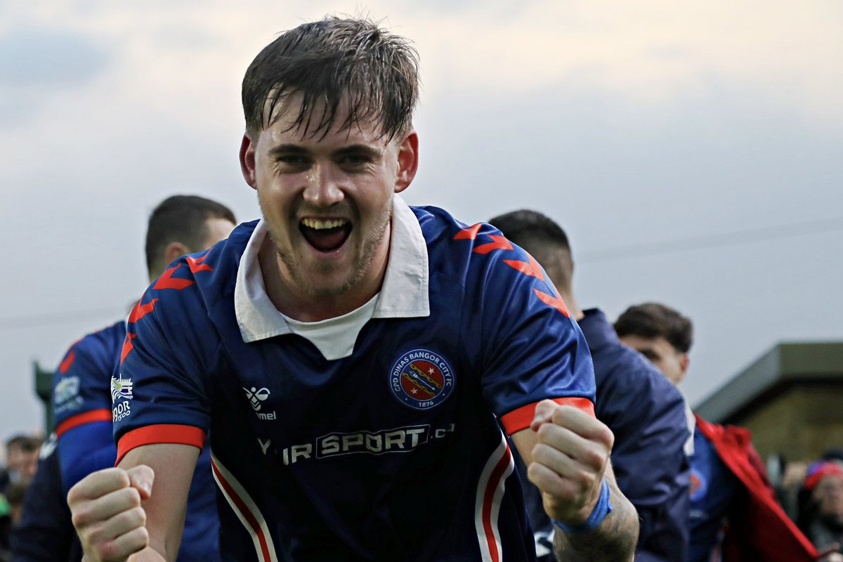 FAWales's tweet photo. What a day for @BangorCity_1876 🤩

The third tier side shock Holywell Town to book their place in Round Four of the #JDWelshCup 👏 https://t.co/42qoL7DZAQ