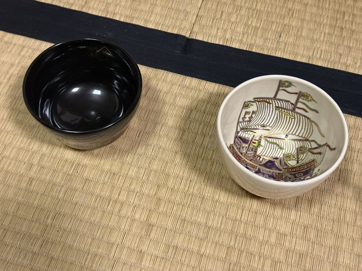 お茶碗は、 主茶碗が南蛮船で、ディズニーの海賊船になぞらえて