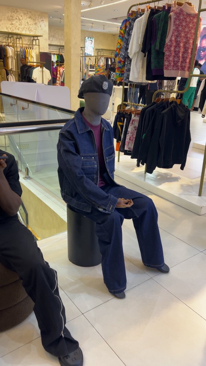AnthonyNwike's tweet photo. These Ashlux mannequins lol - kept thinking someone was  moving beside me https://t.co/hXD6vWwvs6