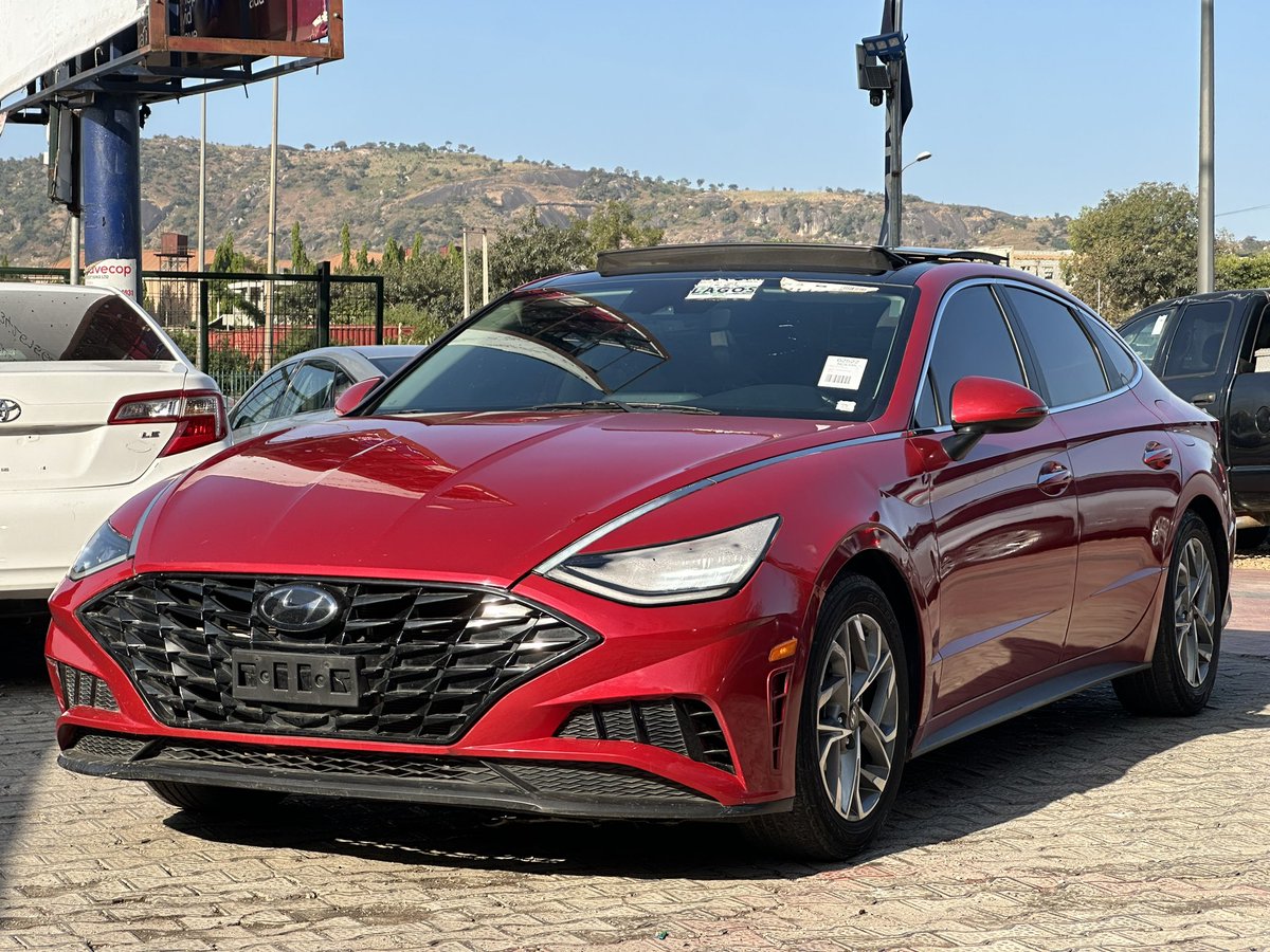 __buga's tweet image. New Entry foreign used 2021 Hyundai Sonata SEL PLUS
-Red on Black interior 
-Original Custom Duty

Specs; 
Thumb-start, Gearless, double panoramic view, collision detection, lane and park assist, Apple CarPlay, etc

📍ABUJA
📱09075065990
Nationwide Delivery🇳🇬