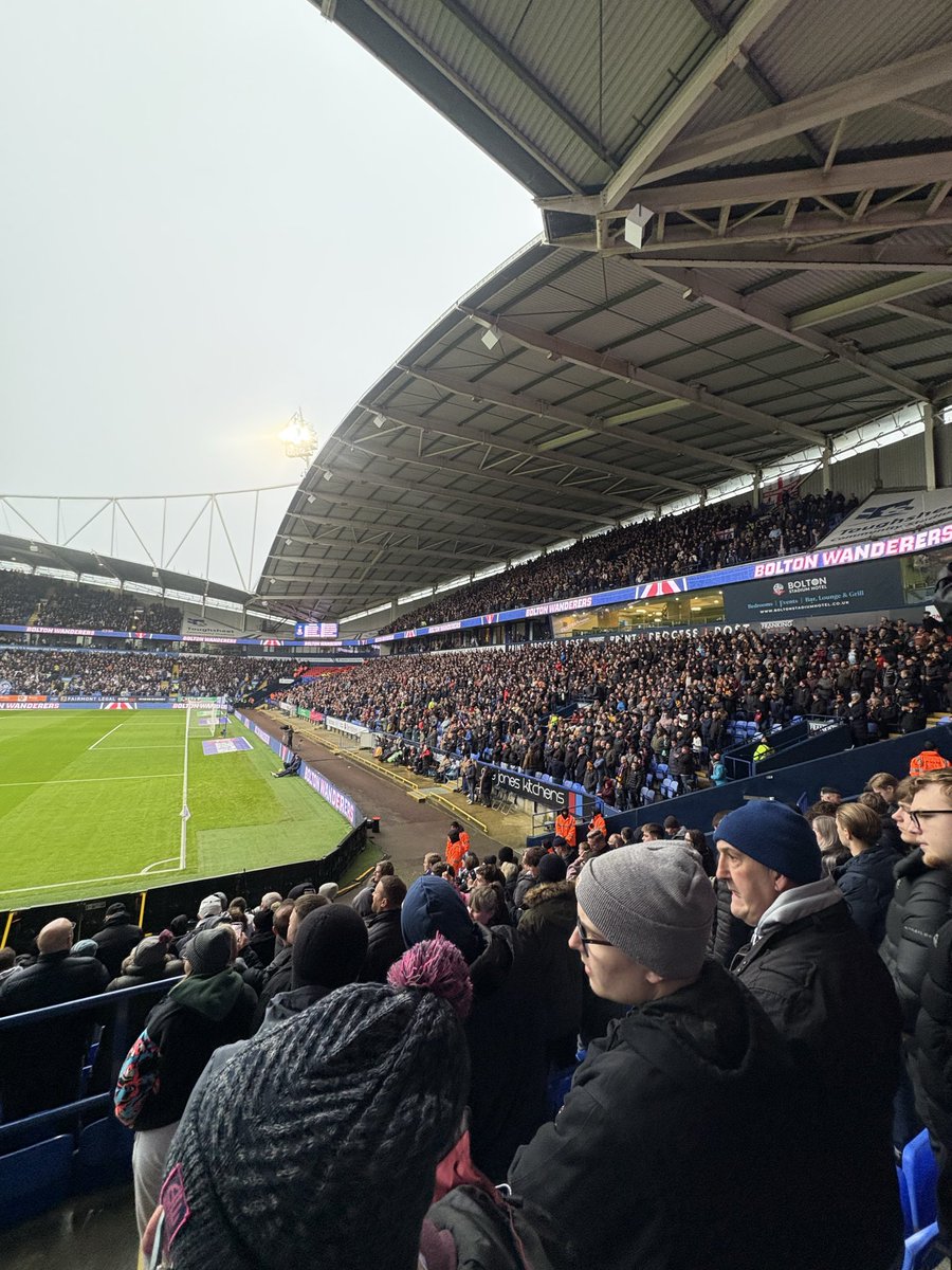 aroundgroundsss's tweet image. Bradford city fans away at Bolton 

#bcafc