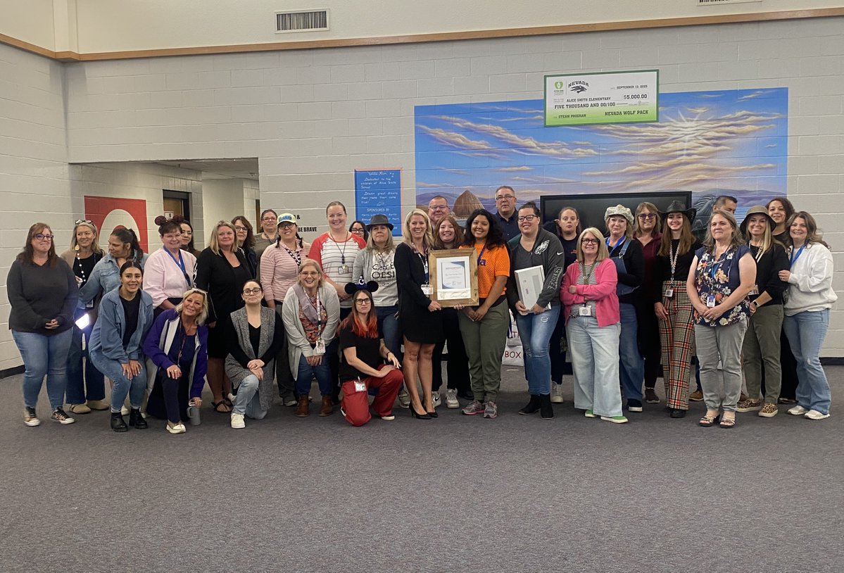 WashoeSchools's tweet image. Congratulations to Alice Smith Elementary School!

Chief Academic Officer Don Angotti visited Alice Smith Elementary to celebrate their academic growth. They improved by 30 points on the Nevada School Performance Framework.

Congratulations, Stallions! We are #WCSDproud of you!