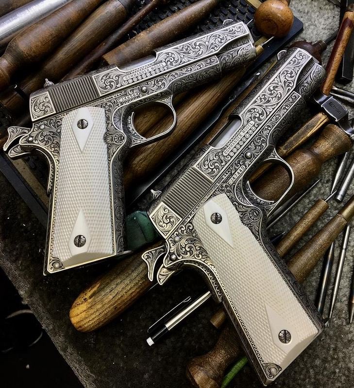 Bu silahın biri senin, diğerini kime hediye edersin?