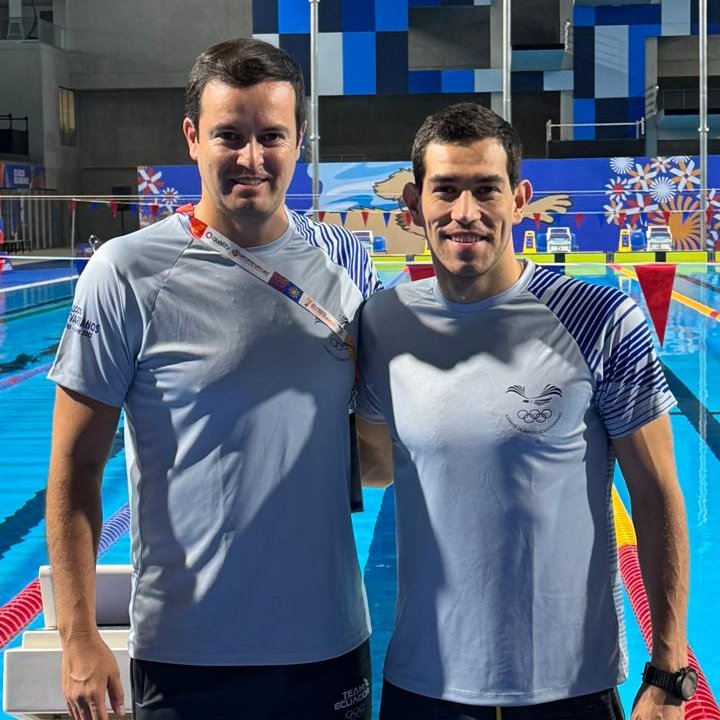 📌 El experimentado nadador azuayo <a href="/estebanenderica/">Esteban Enderica</a>, junto a su entrenador <a href="/EndericaCoach/">JuanFernandoEnderica</a>, ya están en suelo peruano para su debut en los XX Juegos Deportivos Bolivarianos Ayacucho &amp; Lima 2025.
📍Más información:
➡️facebook.com/photo?fbid=253…
✅#FDACunaDeCampeones