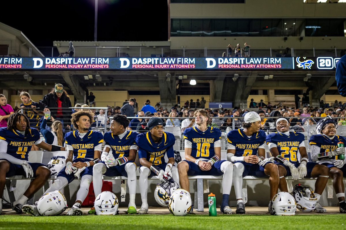 CyRanchFB's tweet image. Texas State Playoffs (Regional Semifinals)

🏈 Cypress Ranch vs. Waxahachie

📅 Saturday, November 29

🏟️ Waco ISD Stadium

⌚️ 2:00 PM

#MWT