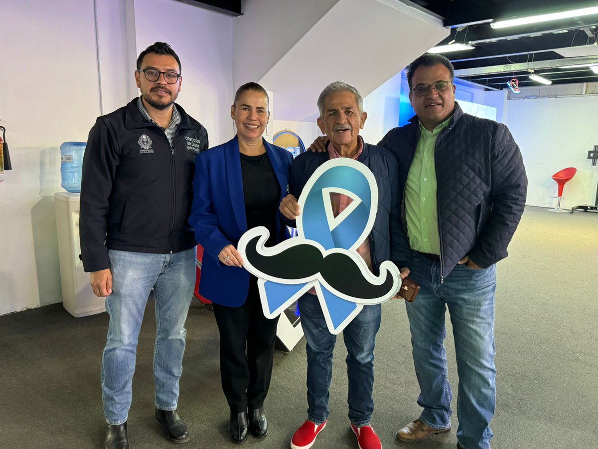 pilaraguilarm's tweet image. Con la directora del DIF Municipal Malena González y el director de Salud Pública Municipal Dr. Juan Esteban Aguilar, así como mi compañero Toño Gaytán,  promocionando la campaña Es la prevención, apá!