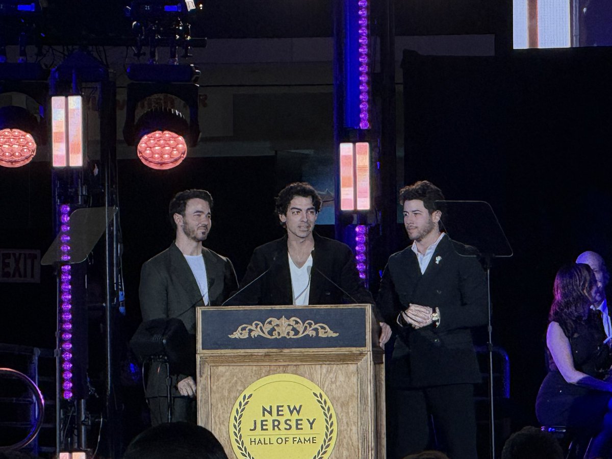 cupofjo__'s tweet photo. felt so special to be in the room to watch @jonasbrothers get inducted into the @NJHallofFame 💛 congratulations to jerseys finest 🏆 https://t.co/P2w3DIwRZW
