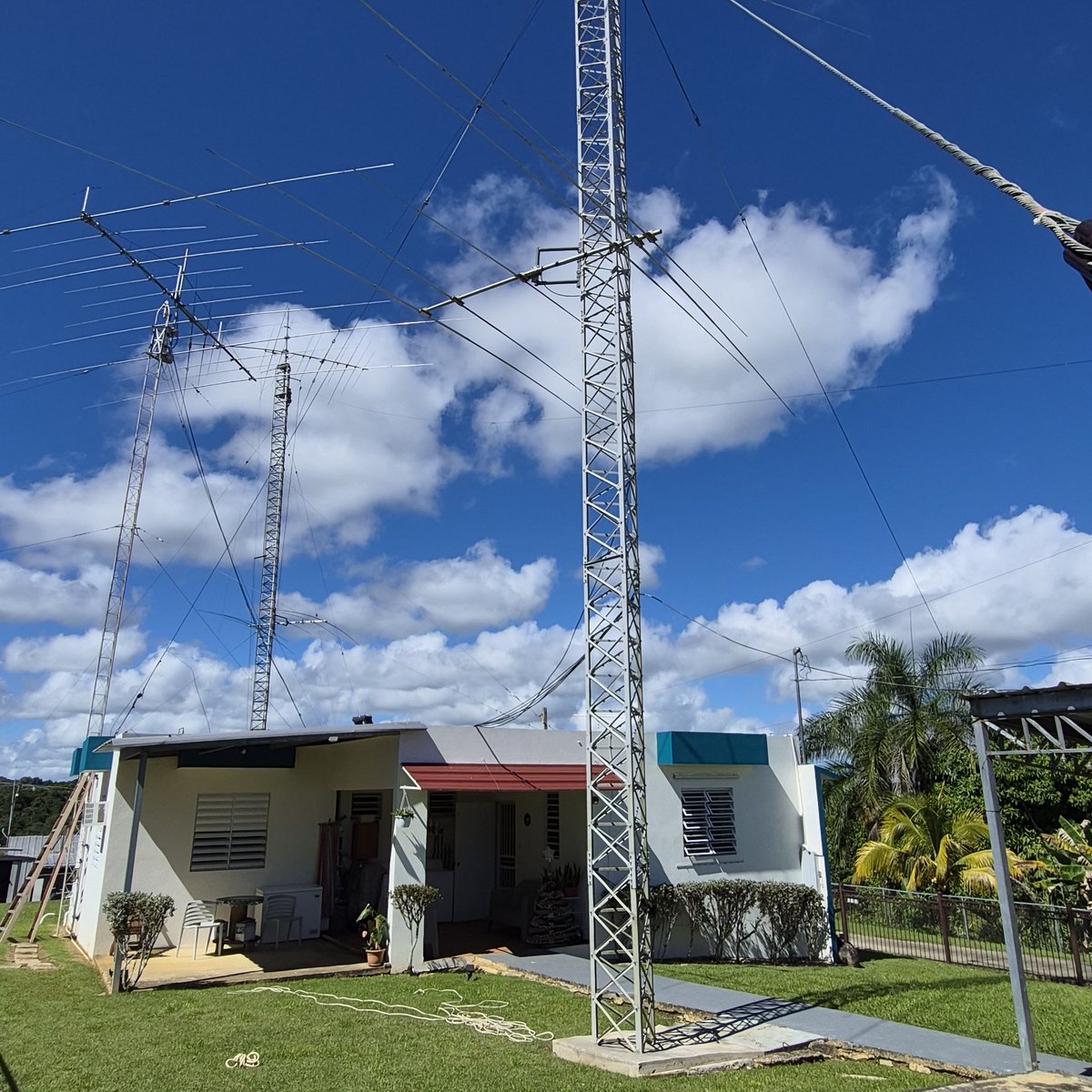 wp3c's tweet image. Just finished installing a homemade C3 fixed towards Africa (between southern Africa and the center). Thanks to Papo KP4TG and José KP3JR for the help.