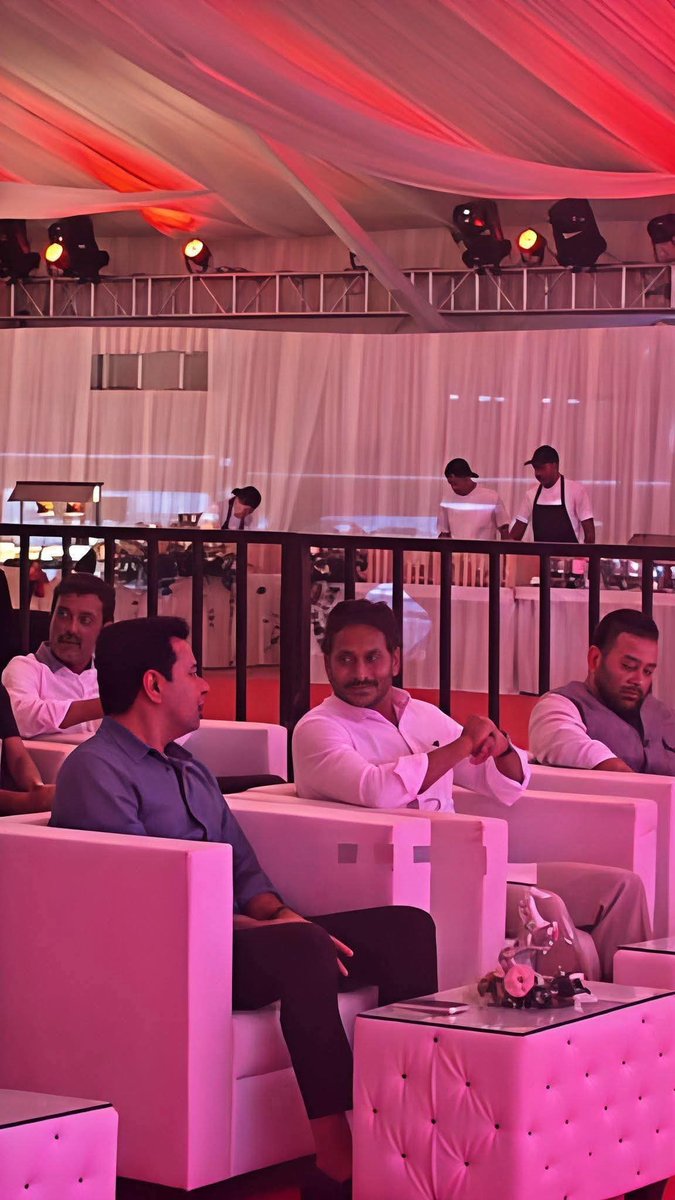 tejaysrtp's tweet photo. Brothers of Destruction ❤️🔥

*పిక్ మాత్రం మామూలుగా లేదు కేక* 👌🏻

𝗬𝗦𝗝-𝗞𝗧𝗥 🩷🩷
@ysjagan  @KTRBRS https://t.co/ynMgCIBKe5