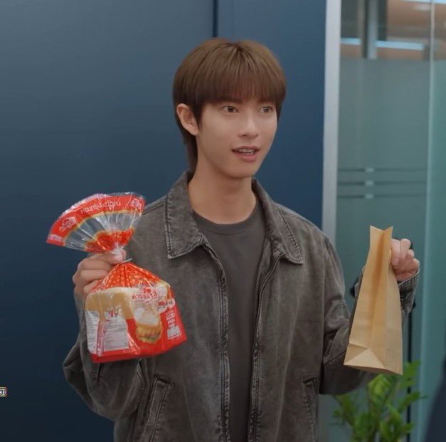 bibisaybi's tweet image. เทอกำลังโต 
พี่กำลังแก่

แบรนด์เข้าถูกต้องมาก
SINGSA LATAI EP4
#สิงสาลาตายEP4