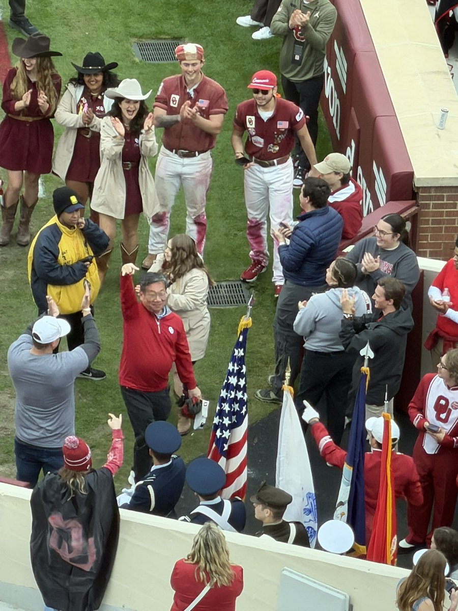 PatrickTruax_'s tweet photo. Dr. Shin, ladies and gentlemen. #Boomer #Sooner https://t.co/2XdTeG81cc