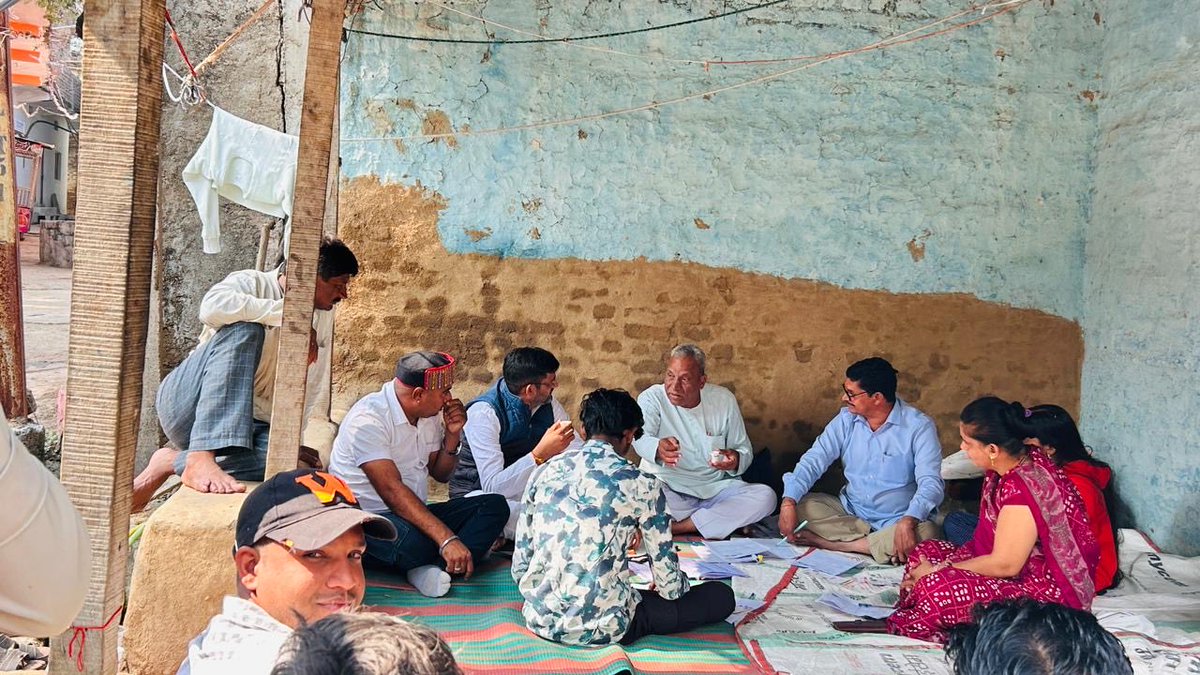 KunalChoudhary_'s tweet photo. कालापीपल विधानसभा में मतदाता सूची विशेष गहन पुनरीक्षण (SIR) के संदर्भ में विभिन्न बूथ के BLA एवं BLO के साथ चर्चा की. https://t.co/63ot7Rx47J