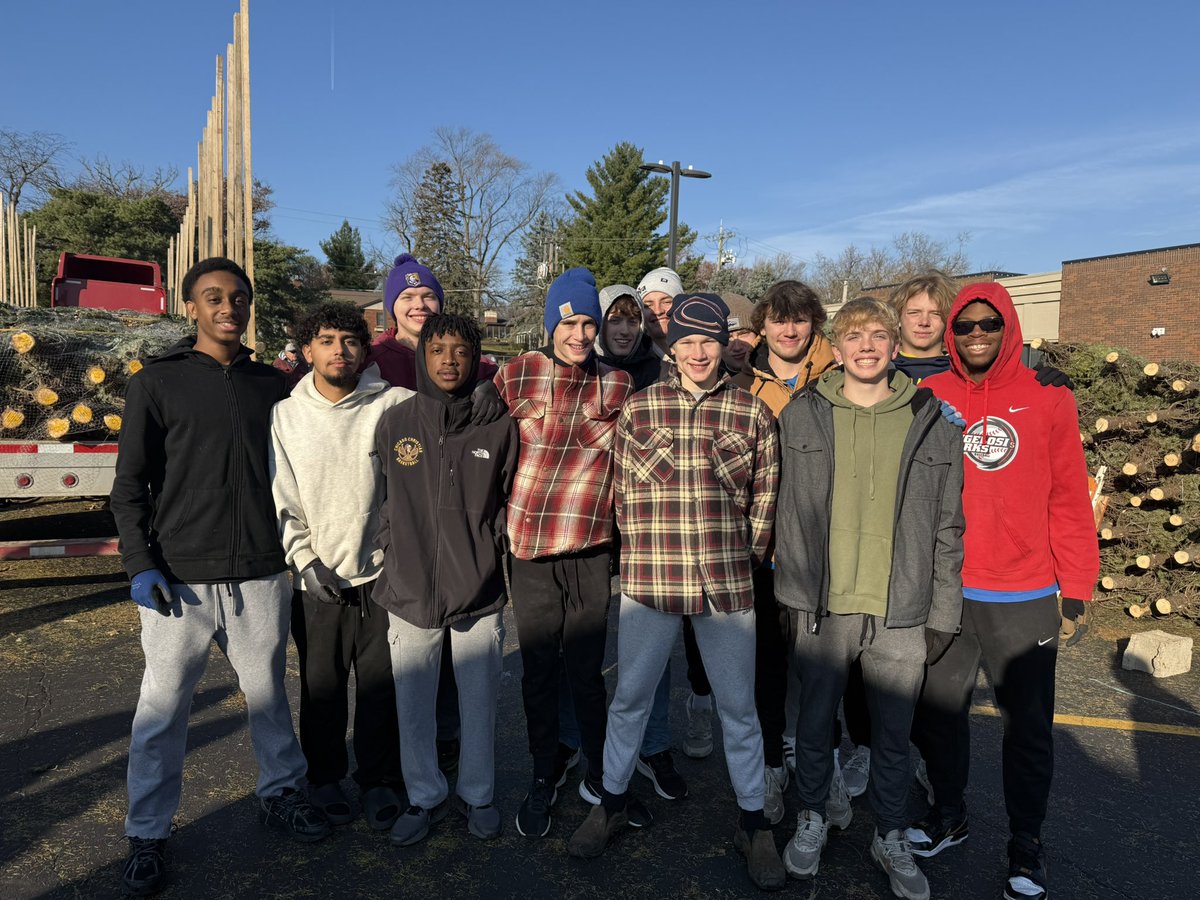 CCHS_Basketball's tweet photo. Our Varsity Basketball team volunteered with the Palos Lions Club this morning, setting up Christmas trees for the Palos Heights community! https://t.co/Jku0bs3Kxb