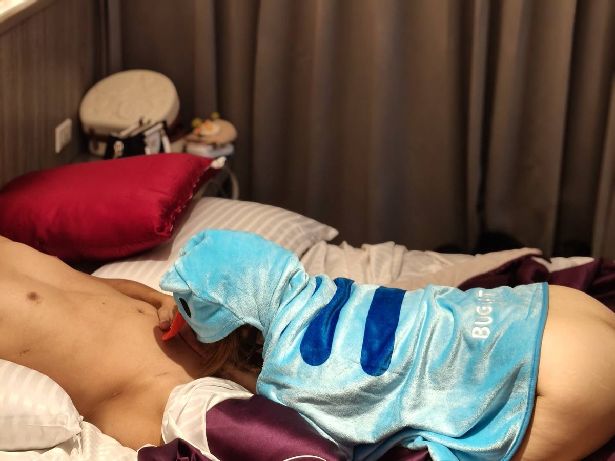 小瑟貓來襲之老公 #生日快樂🎉

感謝昨天來參加慶生的 #夫妻情侶
替老公慶生與祝福😘
可惜沒有大合照，
就不一一標註了🙂
謝謝大家❤️

特別感謝 <a href="/C_L_meow/">C&L的瘋狂生活</a> 小老婆小老公，
幫我老公辦生日，
最愛妳們了🥰
祝福妳們天天能開心、事事順利。

隱+9