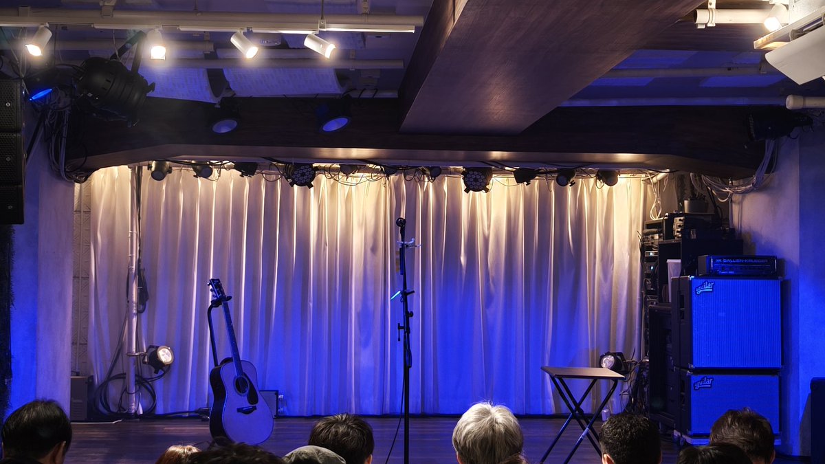 osm_guidingstar's tweet image. 今夜は、大東まみさん弾き語りワンマンライヴ『Whisper to You』を見に代々木LODGEへ。今月ストリートライヴを偶然見て勢いでワンマンのチケットを取ってしまったけど、本当に楽しくてあっという間でした。
等身大の歌詞がまっすぐ心に響いて、今まで気づかなくてほんとすみません！ていう（文字数ない