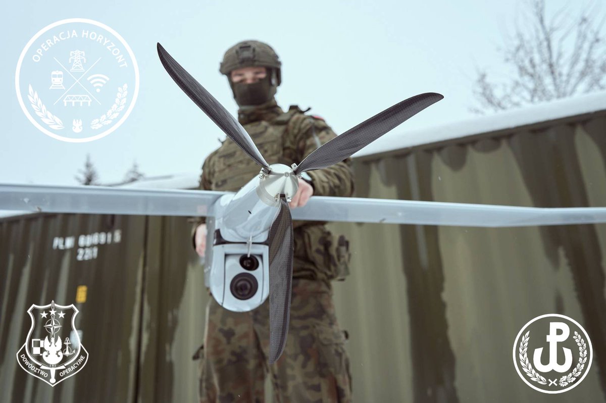 DowOperSZ's tweet image. W operacji #HORYZONT Wojsko Polskie wykorzystuje nowoczesny sprzęt rozpoznawczy, m. in. systemy BSP FlyEye, które wspierają monitorowanie bezpieczeństwa infrastruktury krytycznej. Dzięki zaawansowanym sensorom i wysokiej mobilności widzimy wszystko dokładnie — z powietrza i z