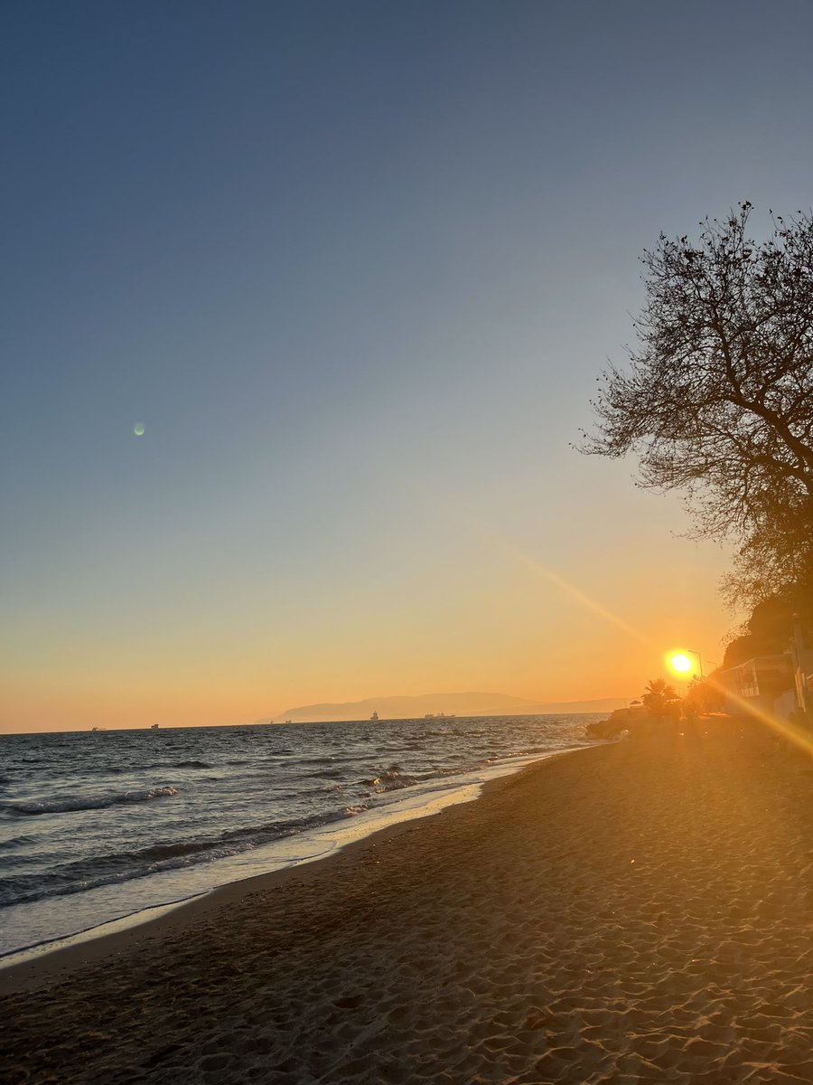 Yıllar sonra yeniden 🫠🤌🏻 
Bambaşka güzelsin ☀️