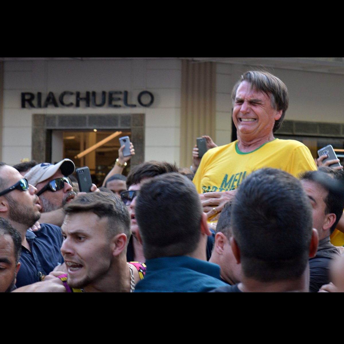 BolsonaroSP's tweet image. Não é medida cautelar, prisão preventiva ou qualquer outro termo que os serviçais do regime utilizam para suavizar essa abominação. Precisamos ter a coragem de dizer exatamente o que está acontecendo:

Moraes está tentando terminar o trabalho que Adélio Bispo começou. É uma…