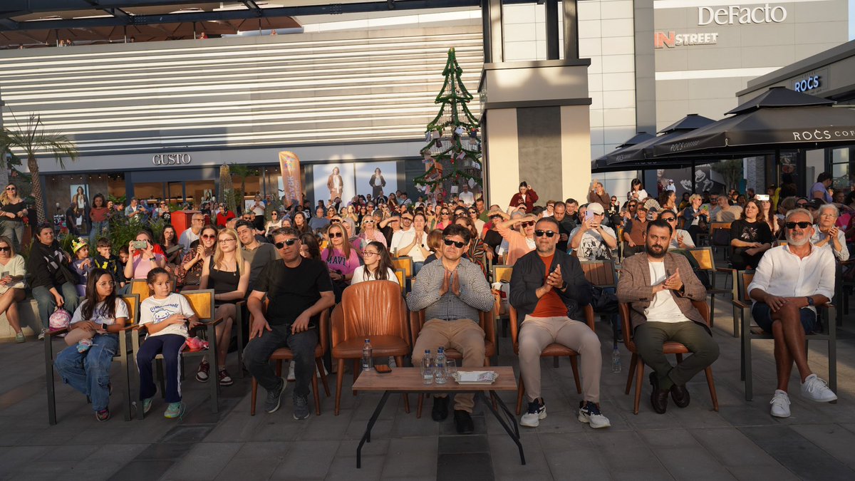 💫 İl Millî Eğitim Müdürü Muhammed Özdemirci, Mersin Millî Eğitim Müdürlüğü Maarif Orkestrası tarafından Sayapark AVM'de düzenlenen konsere katıldı. 🎵🎶

🔗 meb.ai/bhZj2h

<a href="/tcmeb/">Millî Eğitim Bakanlığı</a> 
<a href="/Yusuf__Tekin/">Yusuf Tekin</a> 
<a href="/MersinValiligi/">Mersin Valiliği</a> 
<a href="/valiatillatoros/">Atilla Toros</a> 
<a href="/Muhammed0744/">Muhammed ÖZDEMİRCİ</a>