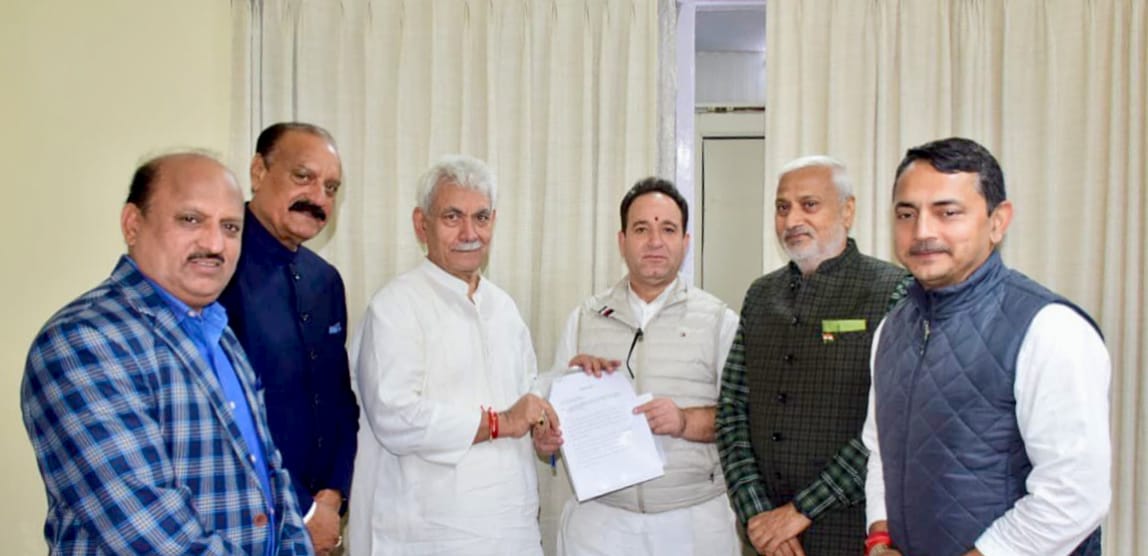 DailyExcelsior1's tweet image. LoP Sunil Sharma urges LG Manoj Sinha to ensure MBBS admissions at  SMVDIME  take care of sentiments of Mata Vaishno Devi devotees

Jammu, Nov 22: Leader of the Opposition in the Jammu &amp;amp; Kashmir Legislative Assembly, Sunil Sharma, called on Lieutenant Governor Manoj Sinha at Raj…