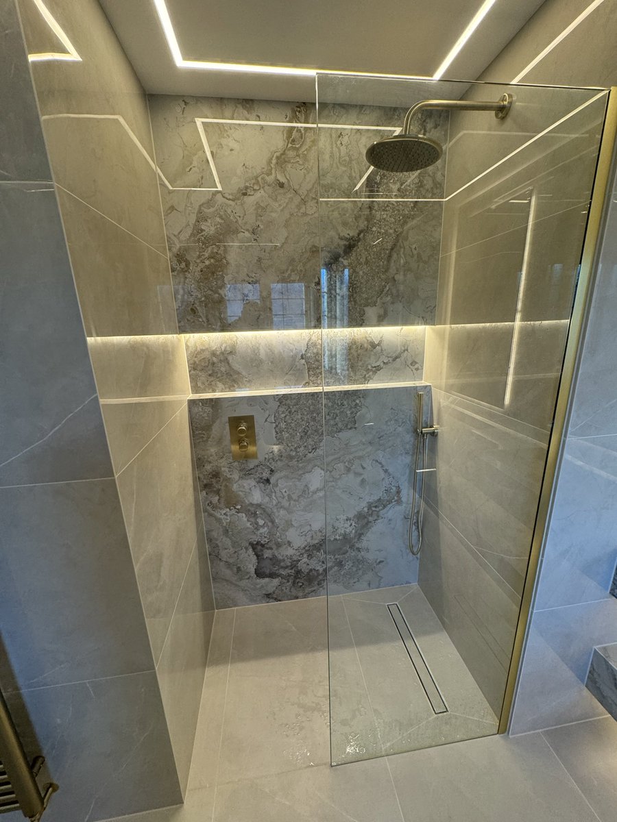 FrazHoehle's tweet photo. Another bathroom completed in Glasow https://t.co/H9ZDptiU4K