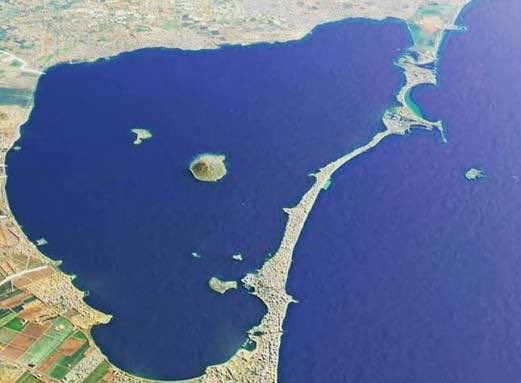 mdmartinz's tweet image. Se ha filtrado el nuevo proyecto del grupo inversor AlHalal para La Manga del Mar menor. Por fin voy a poder usar el barco para ir a hacer la compra al Mercadona de Cabo de Palos 🚤