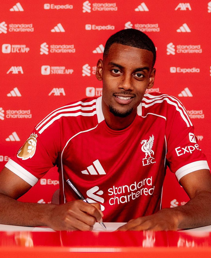 TheHateCentral's tweet image. Alexander Isak for Liverpool:

9 Matches
1 Goal
1 Assist

THEY REALLY THOUGHT AI WAS TAKING JOBS SOON 😭✌️🙏🙌