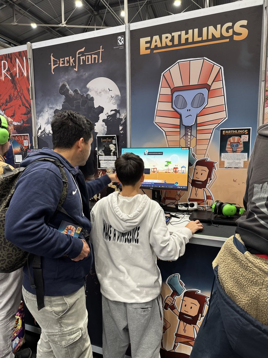 StudioMonoblok's tweet image. Earthlings is being stress tested @ Vienna Comic Con! 😬👽🔥

#indiedev #gamedev #ComicCon