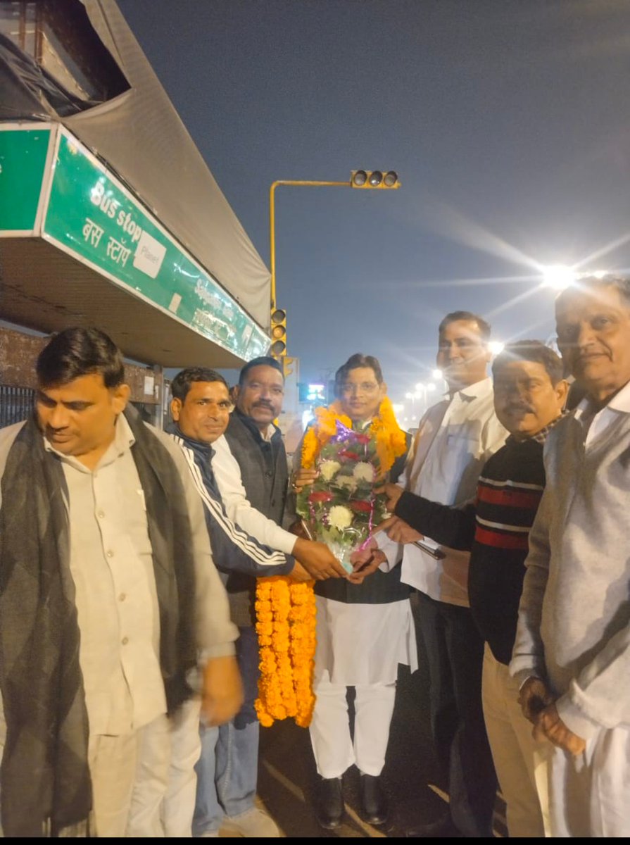 prembar68953498's tweet image. 22/11/25
बहुजन समाज पार्टी राजस्थान 
माननीय इंजी. रामजी गौतम(केन्द्रीय कोऑर्डिनेटर बसपा राज्य सभा सासंद) आज रात्रि को जयपुर पहुंचे -
प्रदेश के पदाधिकारीयों ने माला पहनाकर गुलदस्ता भेंट कर स्वागत किया गया।