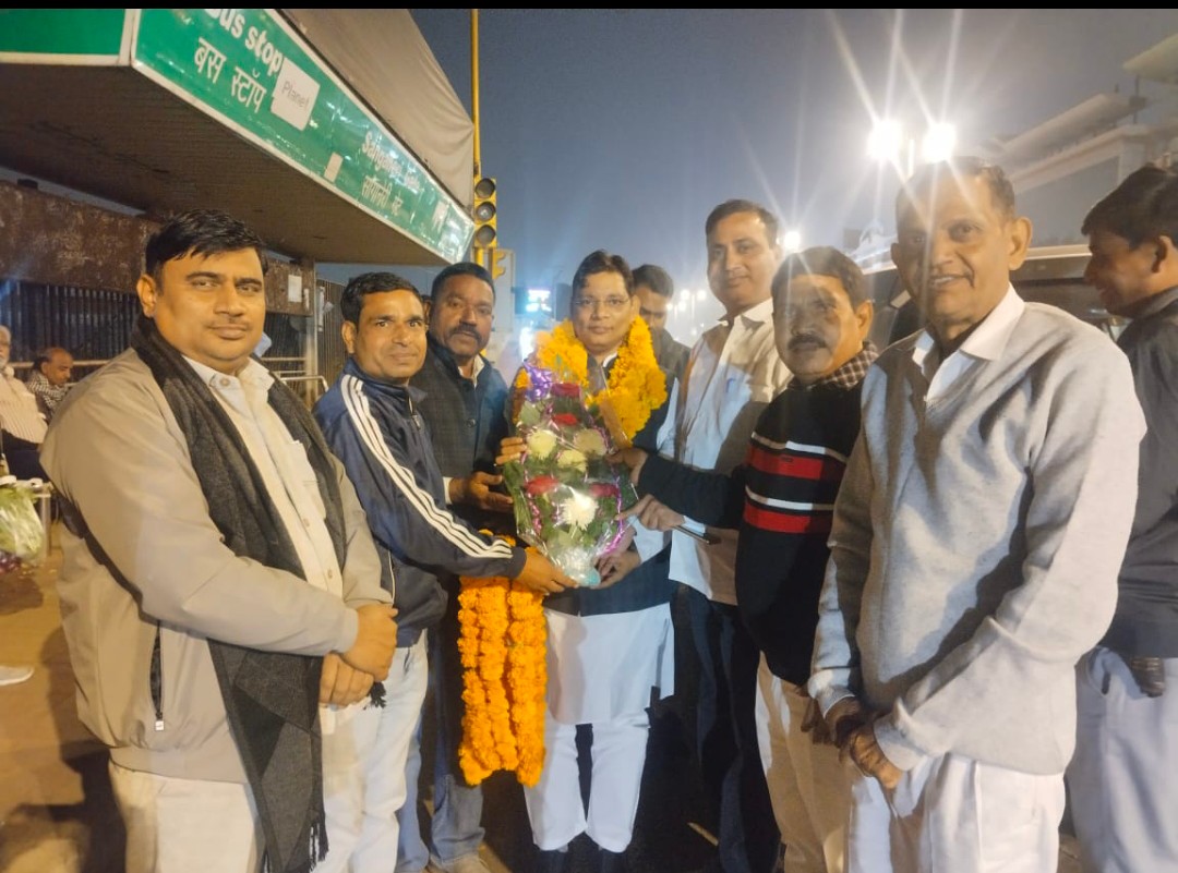 prembar68953498's tweet image. 22/11/25
बहुजन समाज पार्टी राजस्थान 
माननीय इंजी. रामजी गौतम(केन्द्रीय कोऑर्डिनेटर बसपा राज्य सभा सासंद) आज रात्रि को जयपुर पहुंचे -
प्रदेश के पदाधिकारीयों ने माला पहनाकर गुलदस्ता भेंट कर स्वागत किया गया।