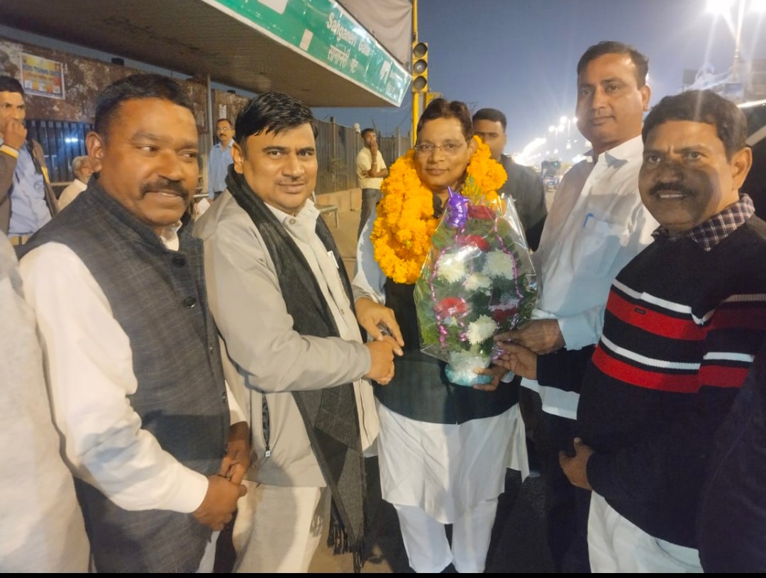 prembar68953498's tweet image. 22/11/25
बहुजन समाज पार्टी राजस्थान 
माननीय इंजी. रामजी गौतम(केन्द्रीय कोऑर्डिनेटर बसपा राज्य सभा सासंद) आज रात्रि को जयपुर पहुंचे -
प्रदेश के पदाधिकारीयों ने माला पहनाकर गुलदस्ता भेंट कर स्वागत किया गया।