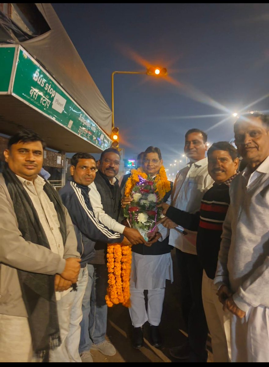 prembar68953498's tweet image. 22/11/25
बहुजन समाज पार्टी राजस्थान 
माननीय इंजी. रामजी गौतम(केन्द्रीय कोऑर्डिनेटर बसपा राज्य सभा सासंद) आज रात्रि को जयपुर पहुंचे -
प्रदेश के पदाधिकारीयों ने माला पहनाकर गुलदस्ता भेंट कर स्वागत किया गया।