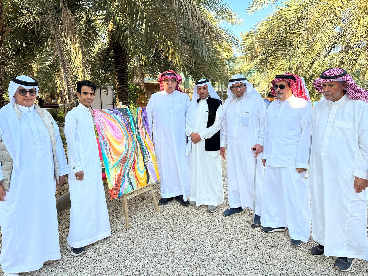 تشرفت اليوم بزيارة ملتقى الفنانين التشكيليين في ضيافة منتجع جريبيعه عبدالكريم الفراج ورعاية الغرفة التجارية بالزلفي مع زميلي الاخ عبدالله المبطي رئيس اتحاد الغرف التجارية سابقًا وصحبه الكرام واستقبلنا الاخ ابواحمد واطلعنا على ماتم عرضه من الفنانين والذي يسر ويبهج الصدر