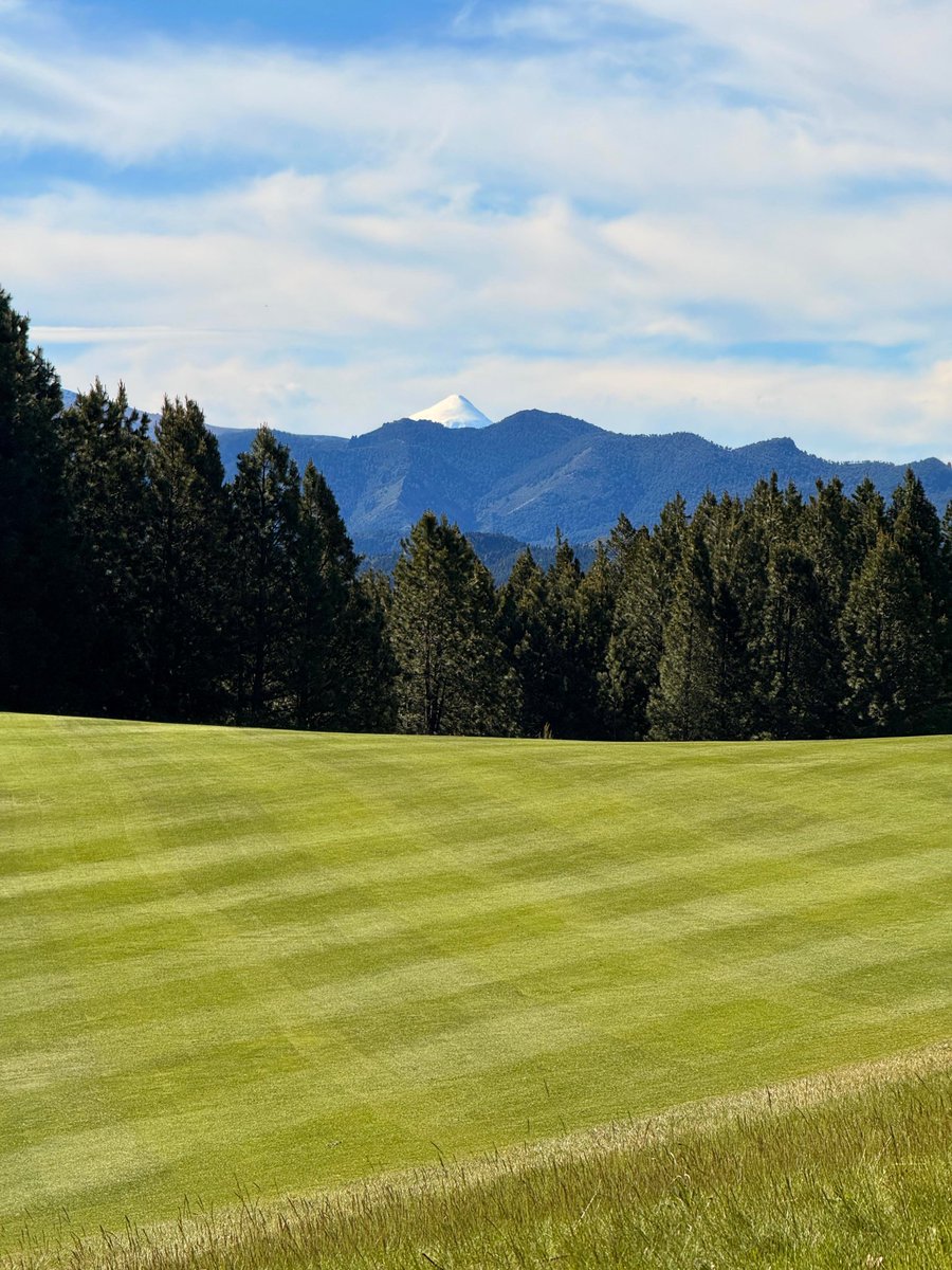 Pristine fairways. Pristine views.